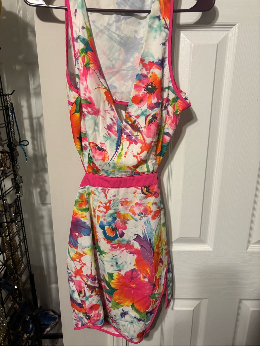 UK2LA Floral V-Neck Mini Dress in White and Pink